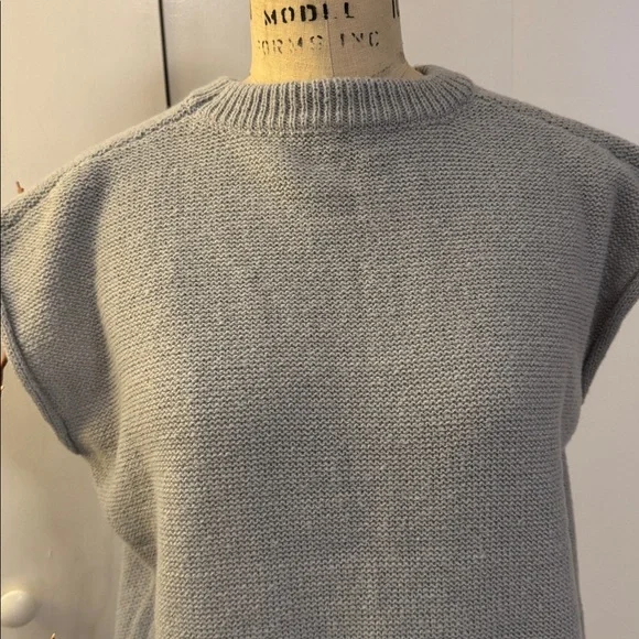 Gray Sleeveless Knit Top - Picture 2 of 5